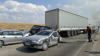 Anız Yangını Kazaya Neden Oldu: 13 Araç Birbirine Girdi