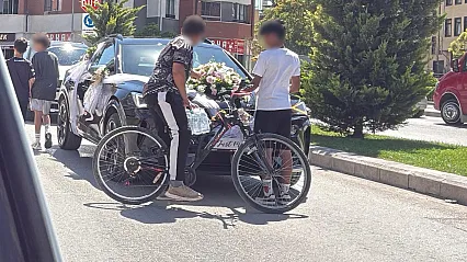 Bahşiş Almak İçin Hem Kendi Canlarını Hem De Trafiği Tehlikeye Attılar