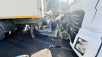 Bilecik'te Zincirleme Trafik Kazası! 3 Tır ve Hafif Ticari Araç Çarpıştı