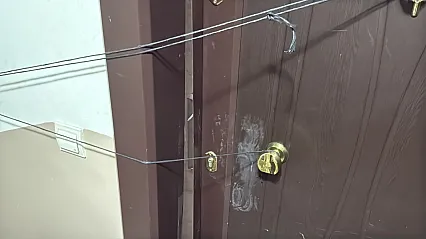Daire Kapısını Kıran Kasklı 3 Şüpheli Uyuşturucu Dolu 3 Koliyi Kaçırdı
