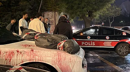 Eskişehir'de Kaputunda Ceset Figürü ve Kan Lekesi Olan Otomobil Polisi Harekete Geçirdi!