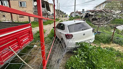 Freni Boşalan Araç Korkuluklara Çarparak Durabildi