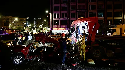 Giresun'da Tır İki Otomobili Biçti: 5 Ölü, 6 Yaralı