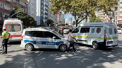 İki Araç Peş Peşe Çarptı: 20 Yaşındaki Genç Öldü