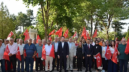 İYİ Parti'den Şehitlik Ziyareti
