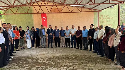 İYİ Parti'ye 60 Kişilik Katılım! AK Parti Ve MHP'den İstifa Ettiler