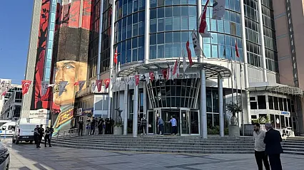 İzmit Belediyesi'ne Yolsuzluk Operasyonu: Belediye Başkanı Fatma Kaplan Hürriyet ve Eşi Gözaltında