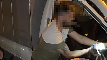 Kamyonetten Atlayan Kadın Ağır Yaralandı: Eşi Sigaralarını Almanın Derdine Düştü