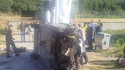 Karşı Şeride Geçen Otomobil Devrildi: Aile Kabusu Yaşadı