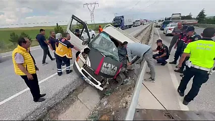 Kazada Araçta Sıkışan Sürücünün İmdadına Vinç Operatörü Yetişti