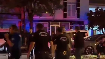 Kızını Rahatsız Eden Adamın Kulağını Kesti