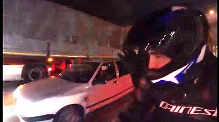 Motosiklete Yandan Çarpan Araç, Yoluna Bir Şey Olmamış Gibi Devam Etti