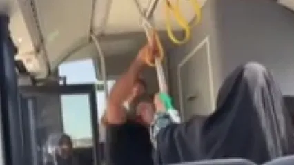 Otobüste Kavga Ettiler, Biri Otobüsten Düştü