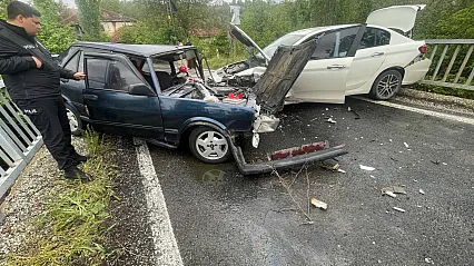 Otomobillerinin Kafa Kafaya Çarpıştığı Kazada 4 Kişi Yaralandı