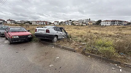 Park Halindeki Otomobili Tarlaya Savurdu, Ardına Bile Bakmadan Kaçtı