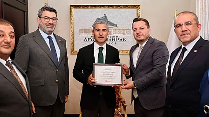Saadet'ten 25. Yıla Özel Vali Aktaş Adına Fidan Jesti