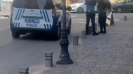 Sokak Ortasında Hareketsiz Duran Şahıs Tedirginliğe Yol Açtı