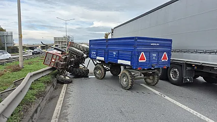 Sürücüsünün Kontrolünden Çıkan Traktör Orta Refüje Devrildi