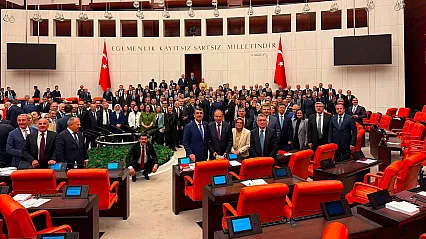 Tarihi Oylamaya Yurdunuseven İmzası: Çerçeve Yasa 467 Oyla Kabul Edildi