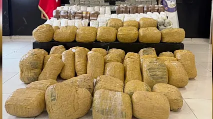 Van'da Çeyrek Tona Yakın Uyuşturucu Ele Geçirildi… Bakanlık'tan Açıklama