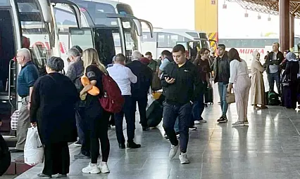Afyon Otogarı'nda Hüzünlü Aşk Sahnesi