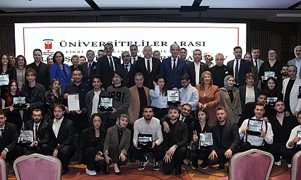 AKÜ Öğrencileri Yarışmadan Ödüllerle Döndü