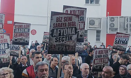 CHP'liler Bugün De Belediye Önünde