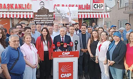 CHP Önünde Yeni Parti'ye Katılım Açıklaması