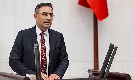 'İnsanlar Enkaz Altındayken Parke Taşıyla Mı Övünüyorsunuz'