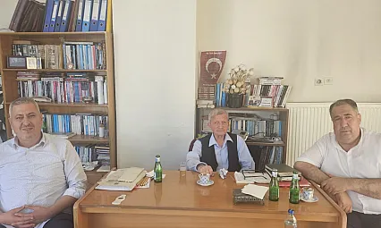 İYİ Partili Mısırlıoğlu, Türk Siyasetinin Efsanesi Etem Kelekçi'yi Ziyaret Etti