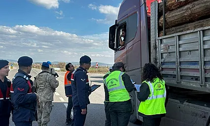 Kütahya'da Orman Emvali Yüklü Araçlar Denetlendi