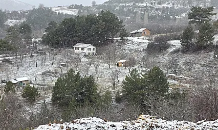 Kütahya'nın Yüksek Kesimleri Mevsimin İlk Karıyla Beyaza Büründü