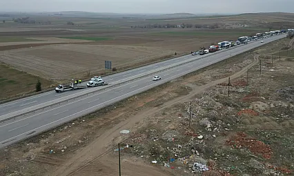 Maddi Hasarlı Kaza Kara Yolunu Tek Yönlü Ulaşıma Kapattı