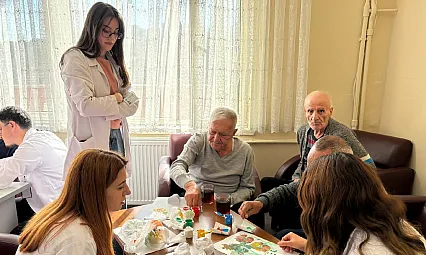 Öğrencilerden Yaşlılar İçin Anlamlı Etkinlik
