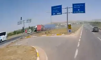 Trafik Kazası Araç Kamerasına Yansıdı