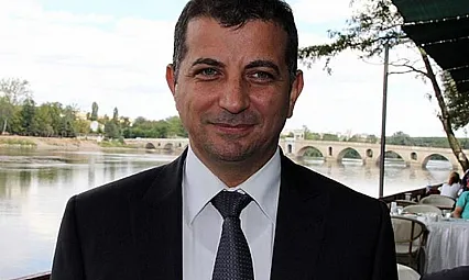 Ünsal Ban, Yasağa Rağmen Yurtdışına Çıktı