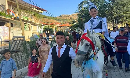 Unutulmayan Geleneklerle Sünnet Düğünü Gerçekleştirildi