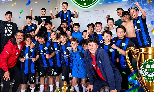 Afyon'da Efsane Oldular! Ege Futbol Kulübü'nden Çifte Şampiyonluk