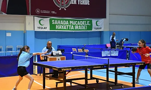 Afyon'da150 Sporcu Masa Tenisinde Mücadele Ediyor