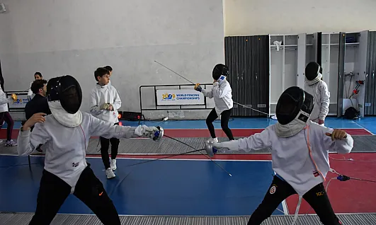 Gençlik Haftası'nda Sporculara Ödülleri Verildi