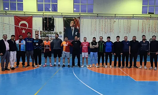 Hocalar'da Şehit Öğretmen Anısına Voleybol Turnuvası Başladı
