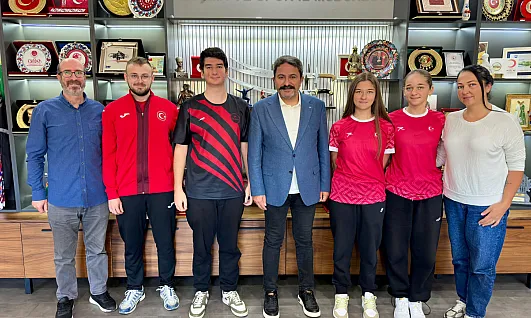 İşitme Engelli Milli Badmintoncu Beren Su Ulus'tan Avrupa İkinciliği