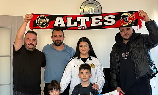 Kumbarasındaki Parayı Eskişehirspor'a Bağışlayan Hüseyin Buğra'ya Sürpriz Hediye