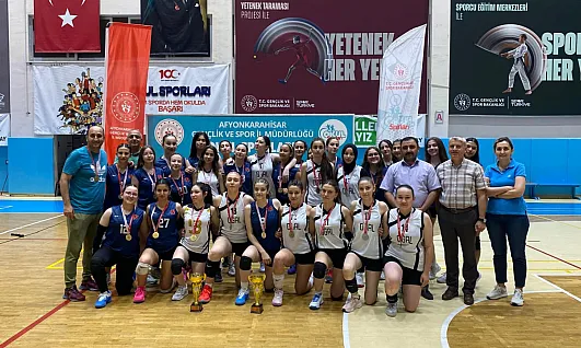 Voleybol Genç Kızlarda Kocatepe Anadolu Lisesi Şampiyon Oldu