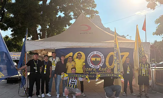 Zafer Meydanı'nda Fenerbahçeliler Günü'nü Kutladılar