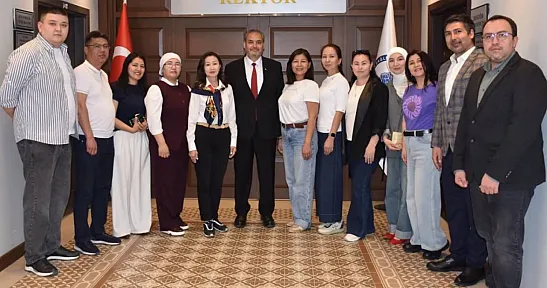 Kazakistan'lı Sağlık Yöneticileri Türkiye'deki Sağlık Uygulamalarını AFSÜ'de Deneyimledi