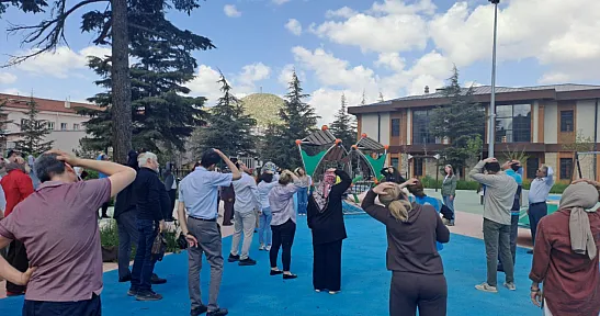 Sağlık Çalışanları Sağlık İçin Hareket Etti
