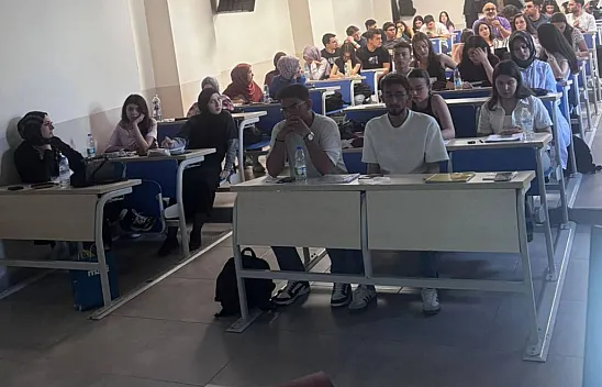 AFSÜ Eczacılık Fakültesi Öğrencileri Proje Sunumu Yaptı