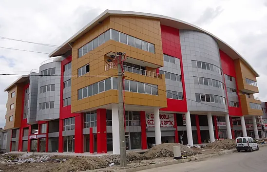 Afyon Belediyesi'nin Bu Binadaki 19 Parça İşyeri Satışta