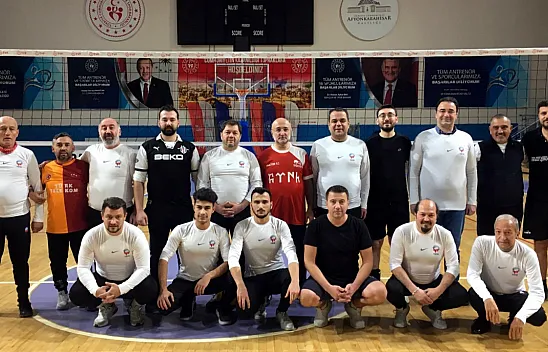 Basın, AK Parti'ye Karşı. Kızılkurtlar Sahada